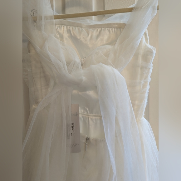NWT Chi Chi London Wedding Dress - Picture 5 of 6